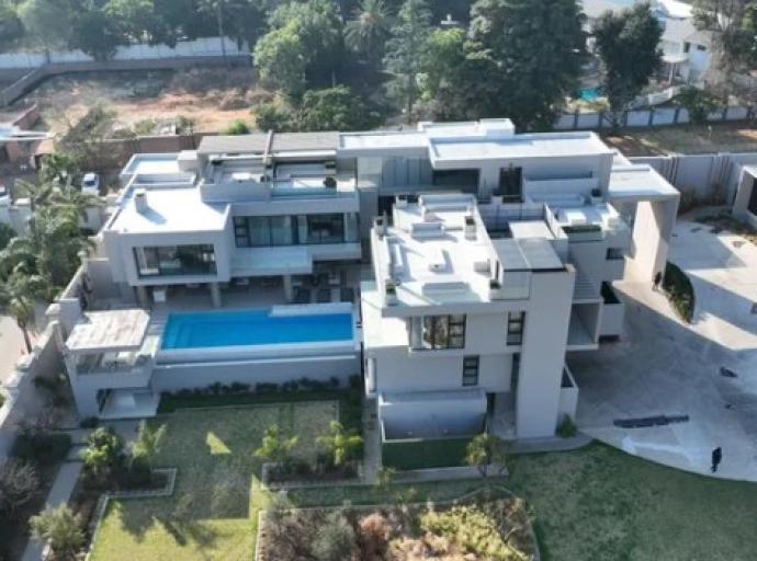 Ramaphosa denies knowing Maumela, says video showing him outside house of Tembisa 'looting' accused, just a coincidence