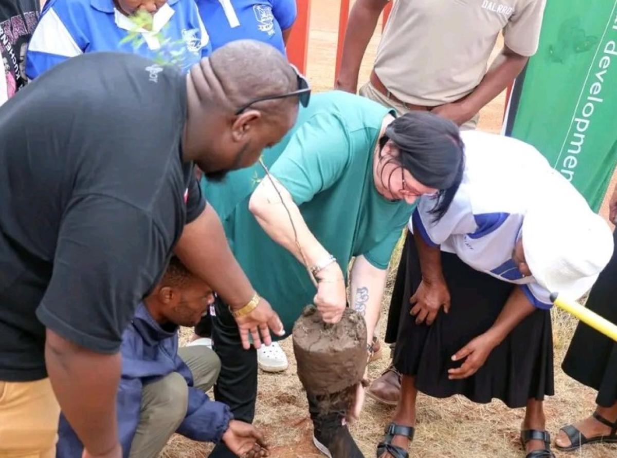 Free State MEC for Agriculture, Rural Development and Environmental Affairs, Elzabe Rockman plant trees in Letsemeng Picture: Supplied