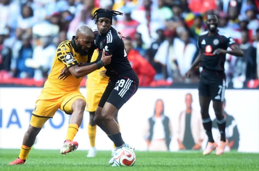 Orlando Pirates' Patrick Maswanganyi challenges for possession against Kaizer Chiefs' Sibongiseni Mthethwa during their Betway Premiership encounter at the FNB Stadium in Soweto on Sunday. Photo: Itumeleng English Independent Media  Image: Itumeleng English Independent Media
